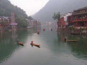 張家界 天門山 德夯苗寨 矮寨大橋 鳳凰古城雙臥6日游